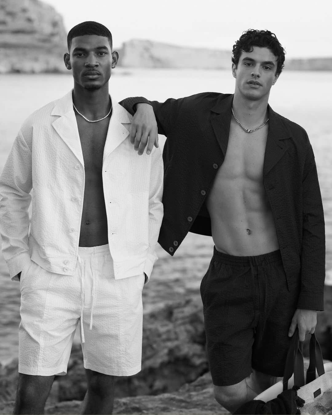 Armani Officialさんのインスタグラム写真 - (Armani OfficialInstagram)「Twinning. Choose your favourite outfit for your summer evenings. Discover the Emporio Armani Spring Summer Collection at the link in bio. ⁣ ⁣ Photographer: @brunostaub⁣ Models: @fisfirico , @reece.nelson_」6月12日 3時00分 - emporioarmani