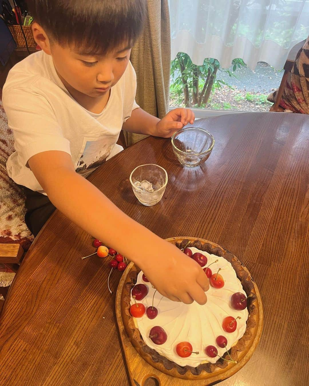 nokosさんのインスタグラム写真 - (nokosInstagram)「㊗️8歳ツーブロックボーイ 🍒タルトの中はもちろん🍌☆」6月11日 21時41分 - _nokos_