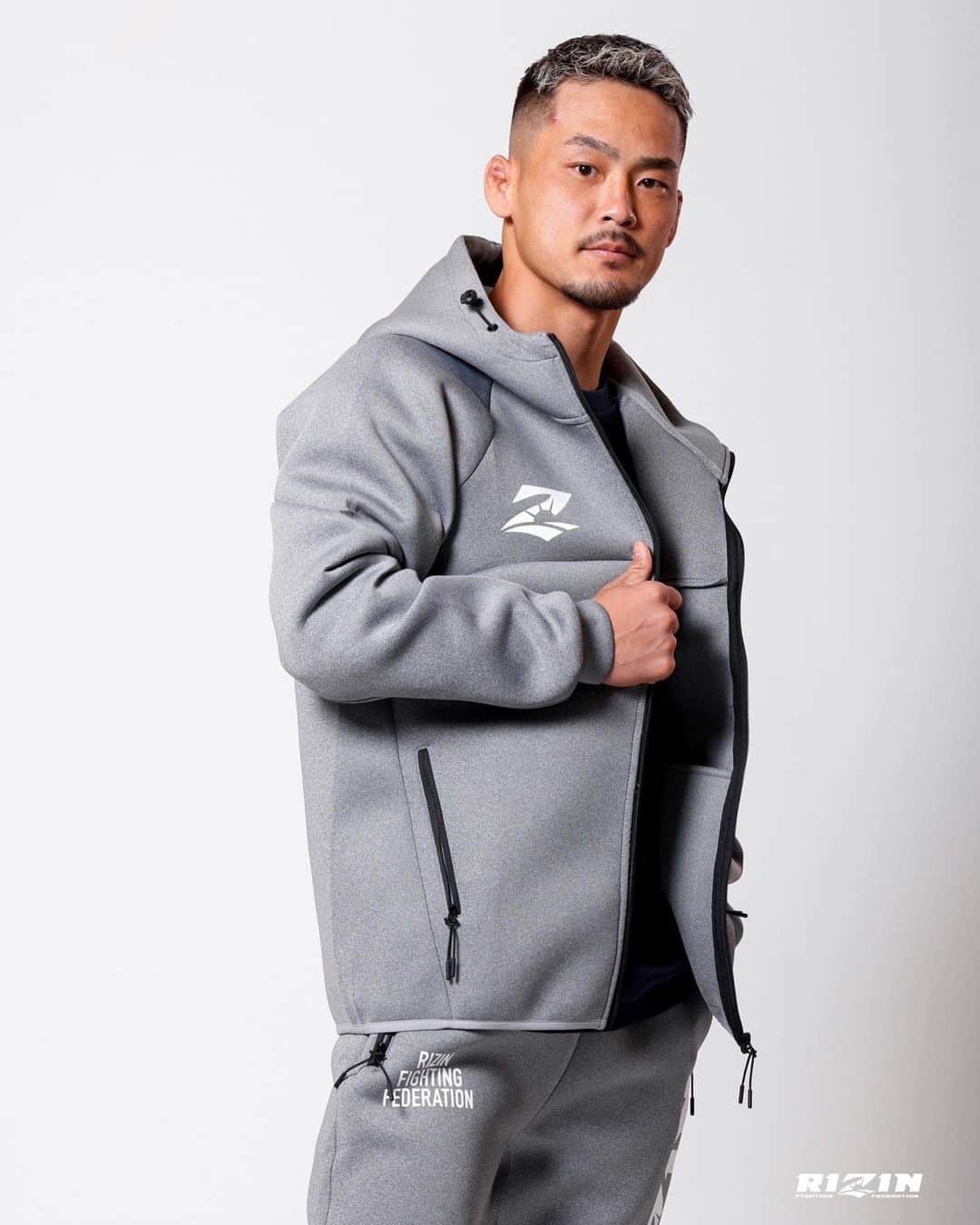 RIZIN FF OFFICIALのインスタグラム：「--RIZIN ONLINE STOREに"牛久絢太郎" "佐々木憂流迦" "YA-MAN" が登場--  ⚪︎profile⚪︎ 牛久絢太郎 @juntaro0228  日本 東京都 出身 1995年2月28日生まれ 身長/170cm リーチ/173.5cm 所属/K-Clann  佐々木憂流迦 日本 静岡県 出身 1989年10月7日生まれ 身長/177cm リーチ/183cm 所属/セラ・ロンゴ・ファイトチーム  YA-MAN 日本 埼玉県 出身 1996年5月31日生まれ 身長/173cm リーチ/171cm 所属/TARGET SHIBUYA」