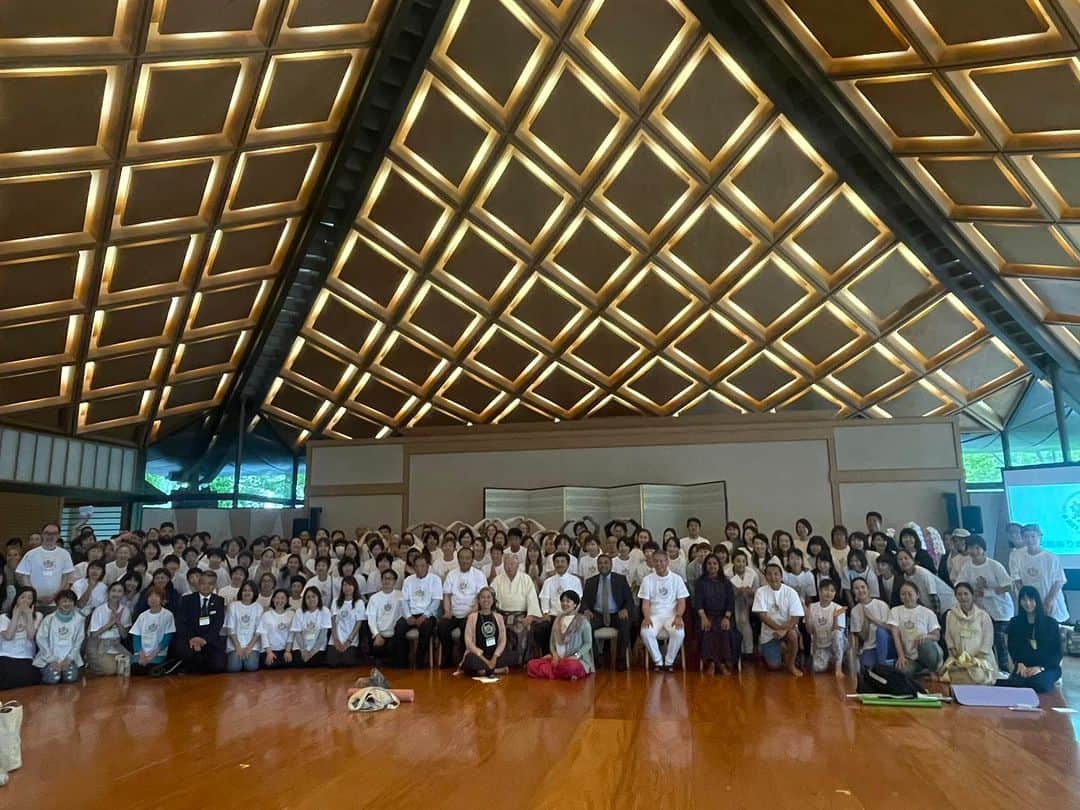 Ken Harakumaのインスタグラム：「国際ヨガDAY関東2023 日光東照宮開催❣️ @international_yoga_center  @indiainjapan_embassyofindia  @yogaday.kanto  セレモニーライブ配信中です❣️ https://www.youtube.com/live/9o3DdOJUnTA?feature=share #日光東照宮  #ヨガ」