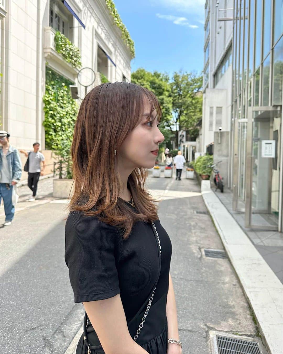 大野真昂さんのインスタグラム写真 - (大野真昂Instagram)「韓国での美容まとめ🌷  📍 @elle__artmake  で眉毛アート🥸  細かいところまで何回も確認しながら 自分の顔にあった理想の眉毛にしてくれるの✨  眉毛メイク必要なくなって 朝がほんっっとうに楽になった‼︎😮‍💨💕  📍 @doctormijapan  では肌管理してもらいました🧏🏼‍♀️  初めてで全く分からなかったので 先生にお任せメニュー✨ ▫️ダブロゴールドレーザー ▫️貴族フィラー ▫️スキンボト  5枚目は部屋着でテキトーに撮った1枚. 肌加工なんにもしてない◎  ファンデーションいらずの つやつやもちもち肌になった🥺✨  美意識あがった旅でした、大満足🫶🏻  #韓国美容 #韓国クリニック #眉毛アート #肌管理 #韓国 #韓国旅行 #渡韓 #ソウル #ソウル旅行」6月11日 21時58分 - 316_mako