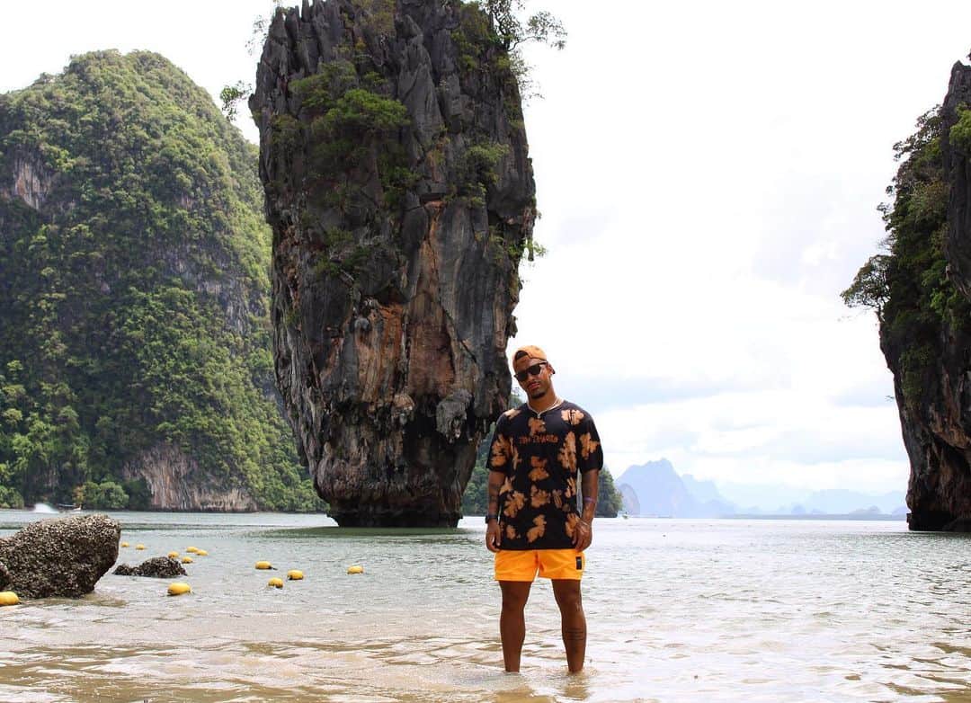 アデミウソン・ブラガ・ビスポ・ジュニオールのインスタグラム：「James Bond Island 🏝️ Cenário do filme 007 gravado em 1974 🎥」