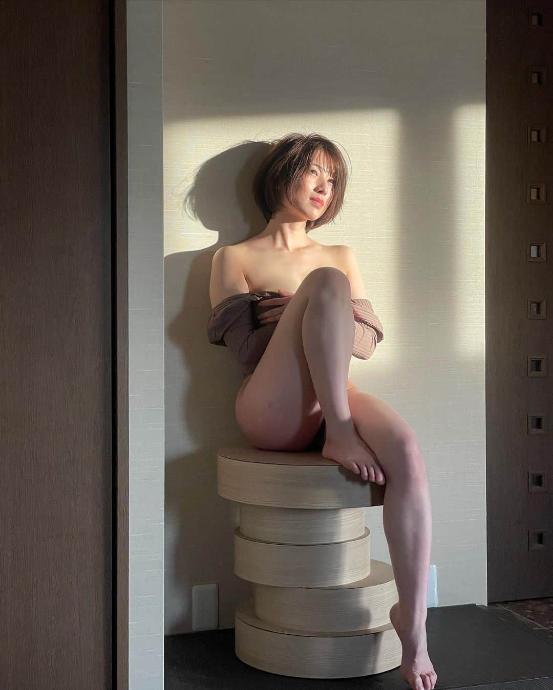 安部若菜さんのインスタグラム写真 - (安部若菜Instagram)「写真集「#愛される予感」で 1番のお気に入りショット😘♡  大人っぽいの、好き〜？  もう見た方は見返してみて まだ見てない方はぜひゲットしてねっ」6月11日 22時05分 - _wakapon_