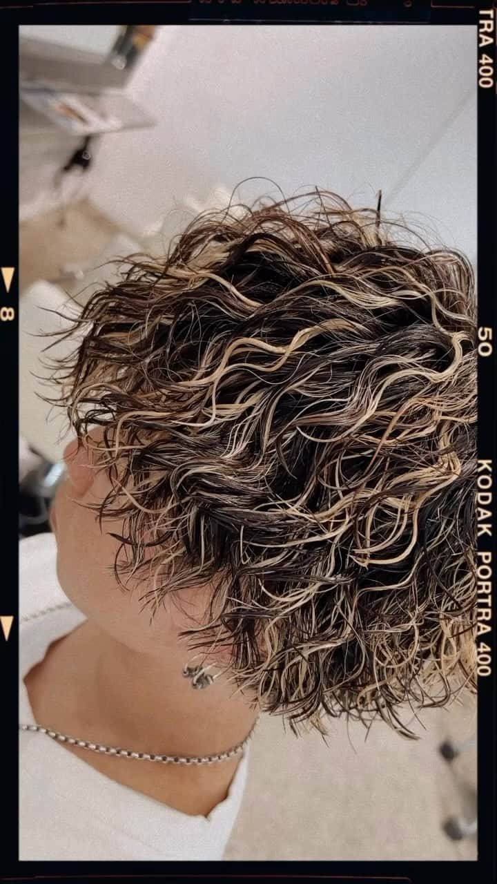 鈴木大二朗のインスタグラム：「スパイラルマッシュ🥴 #スパイラルパーマ  #ツイストスパイラル  #メンズパーマ」