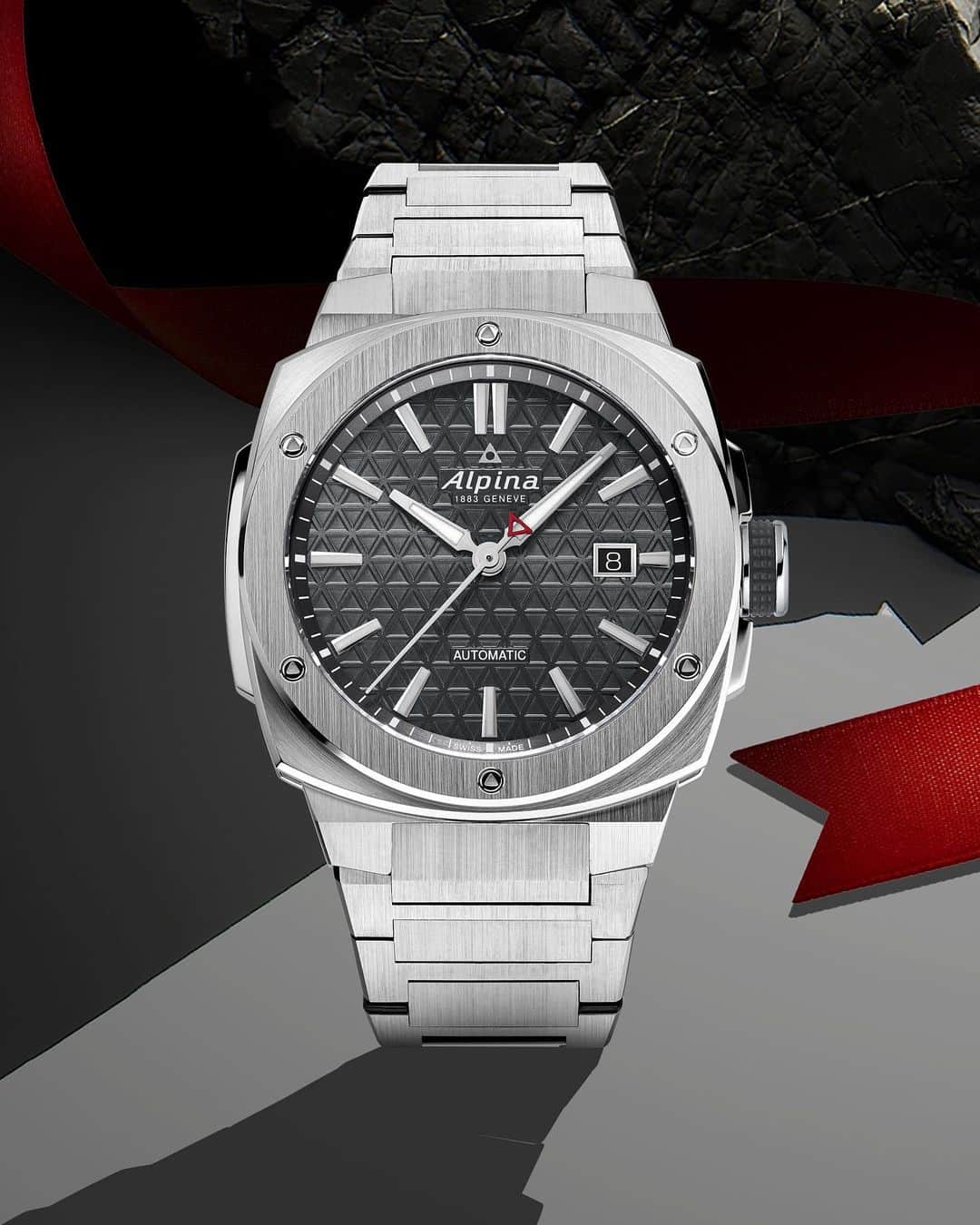 アルピナのインスタグラム：「This Father's Day, offer an Alpiner Extreme Automatic as a symbol of love, strength, and endless memories.  #FathersDay #Gift #MenWatch」
