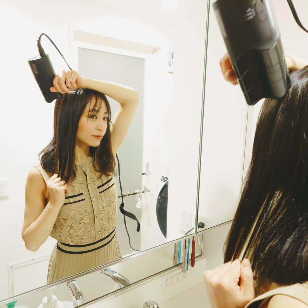 Yukiさんのインスタグラム写真 - (YukiInstagram)「ヘアメイクさんに教えてもらって復元ドライヤー使ってます！ これはもはやドライヤーではない‼ 「育成光線」「マイナス電子」を浴びる事ができるので全身に使えるんですよね。 使用しだして1ヶ月ぐらい経つけど、髪質が変わってきた！ 乾かした後も手触りが明らかに違います。 私はminiを使ってるから遠征中もいつも持って行ってます。 顔とかバレエで痛めた脚とかにもずっと使って行こうと思ってます。 凄い商品あるなー。 とても良い物教えてもらいました。 ありがとうございます😀  #復元ドライヤー @louvredo_official」6月11日 22時18分 - d_drive_gt_yuki