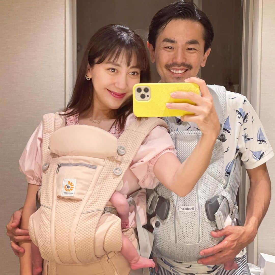 小川ひとみさんのインスタグラム写真 - (小川ひとみInstagram)「My❤️🌏❤️ #parentlife #twinsisters #thebestbrother  #family #2months」6月11日 22時31分 - hitomy220