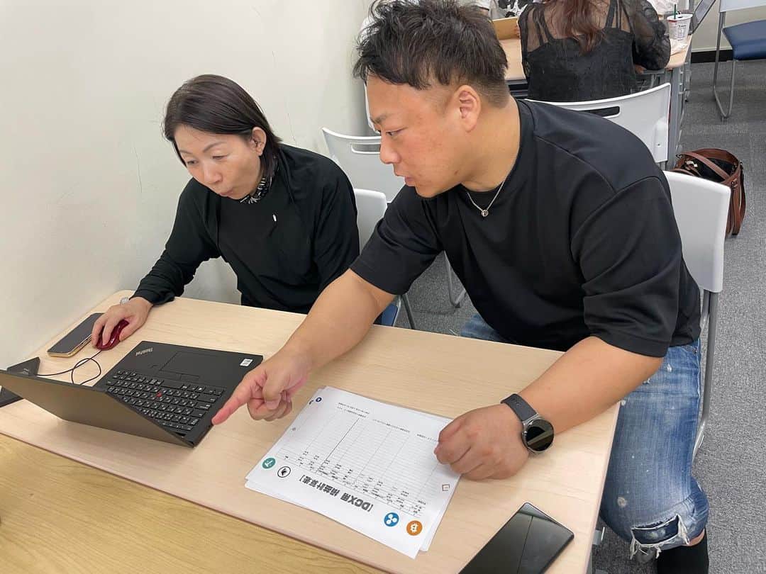 山田さくらさんのインスタグラム写真 - (山田さくらInstagram)「浅草支部お勉強会‼️ 支部長やってます😆😆  【📊✨初心者から親世代まで学べるIMオンライン学校の広報活動または生徒募集のご案内📊✨🌈】 🌸デモトレード無料練習会も随時開催してます。  zoomもしくは六本木駅周辺カフェ  🌸参加費🌸 無料  🌸時間🌸 30分くらい予定  ﾟ･*:.｡. .｡.:*･゜ﾟ･*:.｡. .｡.:*･゜ﾟ･*:.｡. .｡.:*･゜  最近よく耳にする『投資』 あなたはどんな風に思いますか？  怖い、お金がなくなってしまう、いいように丸め込まれるなどマイナスをお持ちの方多いのではないでしょうか？  私は以前預ける系の『投資』をやり気付いたらその会社が飛んでしまってましたw預けておくだけで半年後、1年後〇〇%にお金が増えると言われ気付けばあれれ？？  そんな私が辿り着いたのは  『全世界60万人の生徒が学ぶ、オンライン投資スクール』  『プロのトレーダーから24時間学べるサブスクオンラインスクール』  10年以上仲良くしていただいている経営者の方の紹介で、このスクールに入学することになりました。月々お月謝はかかりますが、他のどこよりも安くて、安心できる、お友達ができる、自分のやり方次第では『億トレーダー』も夢じゃない！  月々のお月謝が全く気にならなくなります。  サポート体制も充実してて、日本各地にお知り合いができてzoomを通じて同じ時間を共有できるんです^ ^  主婦、ママさんがとっても多いのも嬉しい〜 もちろん経営者や実業家や弁護士やナースやOLや会計士や人の夢を叶えたい人などなどたくさんの出会いもあり嬉しい〜  ランチやカフェに行ったり、エステ行ったり、お買い物したり、少し余裕ができると心も穏やかになって優しくなれたり。旦那さんのお給料を使うのを悪いなぁと思うこともありません♡あなたが生み出したお金なんですもの。  この世はお金！…だけではないですが、あるに越した事はないと思いませんか？  📊✨デモトレード無料練習会も随時開催してます。📊✨時間は30分ほど頂いております。  もっと大きい規模、全国の方たちと集まる日もあるんです☆  たくさんの方とお会いしてみて下さいね。 分からない事、ちょっとしたコツなど直接お会いする大切さと気持ちも前向きになれてさらに上達します☆  個人事業主さま、店舗様必見！ 自分のお店やお仕事のホームページをご自身で作ってみませんか？ こんなこともやってます。 これはなんと無料〜嬉しすぎます。 これ以外にも無料特典が盛りだくさんで色々とやってくださる方々に溢れてます〜 もっともっと良さを伝えたい！ 文章だけではお伝えにくいし、伝わりにくいのが残念です☆ 会ってお話し聞いてもらったら、良さが分かってもらえると思います！  20代、30代、40、50代でお友達ができるとは… そこも大きなメリット^ ^ 大きな一歩踏み出してみませんか？  体験会・相談会を随時30分ほど開催します〜 気になる方必見❗️  お問合せお待ちしています。 あなたの目で耳でしっかりじっくり見てもらって決めてください〜 しつこい勧誘やお電話も差し上げませんのでご安心ください^ ^  あなたにお会いできる日を楽しみにしていますよ♪ 最後まで読んでいただきましてありがとうございました m(_ _)m  #物販 #物販ビジネス #物販初心者 #副業さがしてます #副業始めました #在宅ワーク #在宅ワーク募集 #在宅ワーク始めました #せどり #せどり初心者 #副収入 #テレワーク #ポイント投資 #転職したい #ネットビジネス  #ネットビジネス副業 #スクールインフルエンサー #トレード #稼ぐ」6月11日 22時32分 - sakura.yamada0414