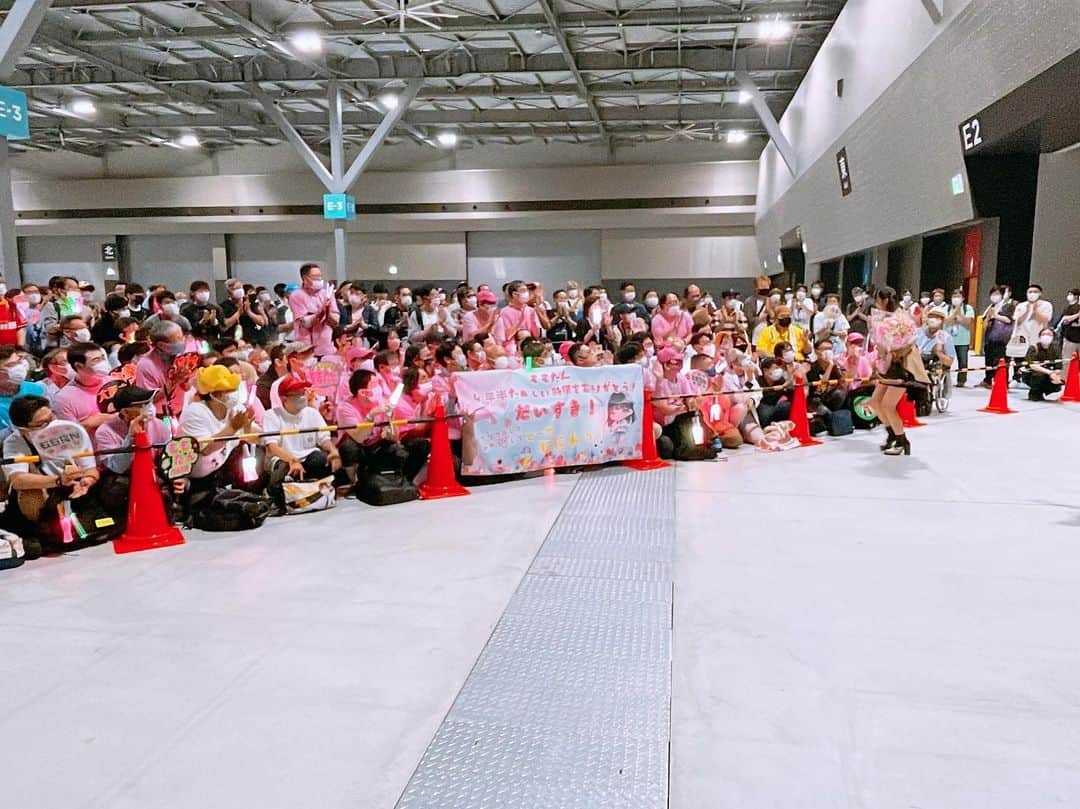 平野百菜さんのインスタグラム写真 - (平野百菜Instagram)「最後のトーク会・握手会が終わりました。 すごくさみしかったけど、それでも1人1人の目をみて感謝の気持ちを言えてよかった💗 一生忘れられない大切な宝物をありがとう💖💖  6月30日までよろしくね☺️  #ske48 #トーク会 #握手会  #もも係 #アイドル衣装 #06」6月11日 22時34分 - morimori180905