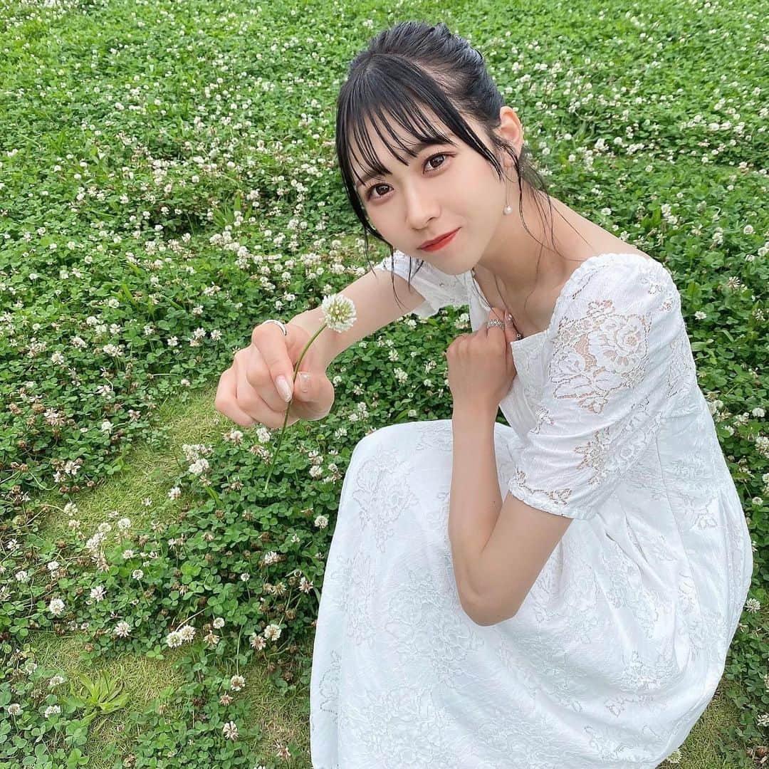 高橋美海のインスタグラム：「⁡ ⁡ ⁡ ⁡ ⁡ ⁡ 🌱 ⁡ ⁡ ⁡ ⁡ ⁡ ⁡ ⁡ ⁡ ⁡ #instadaily #instalike #flowers #summer #夏服 #ワンピース #夏コーデ #髪型 #ヘアアレンジ #お団子ヘア #ミディアム #暗髪 #x純文学少女歌劇団 #髙橋美海」