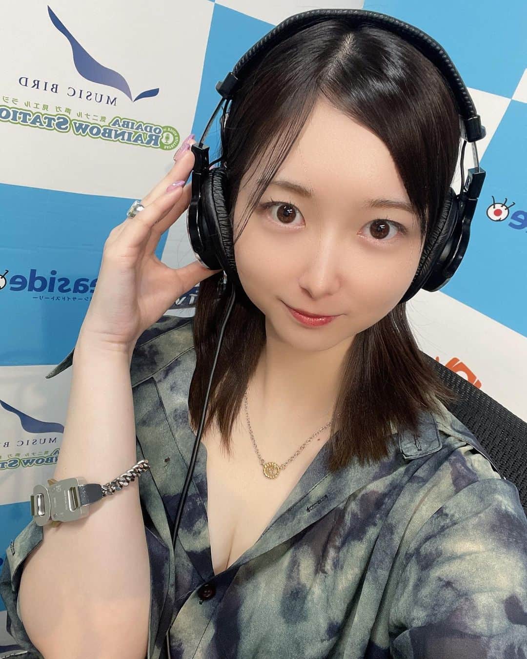 大崎菜々子さんのインスタグラム写真 - (大崎菜々子Instagram)「・・ この後、本日6/11(日)23:00~23:55は番組ナビゲーターを務めさせていただいてます「MUSIC HOT FLAVOR」の放送日です！  TOKYO FM系ミュージックバード・全国コミュニティFM113局でオンエアです。  今夜のゲストは 女子ラグビーチーム #PEARLS の 公式応援ソング『Brave the seas』を歌う #松本英子 さんです。  ぜひラジオをお楽しみください！  #radio #musichotflavor  #musicbird #tokyofm #ラジオ #ラジオパーソナリティー #l4l #fashion #グラドル #cosplayer #音楽 #alyx  #横浜美少女図鑑  #我的最愛 #gianna  #fashiongram #좋아요 #오오티디  #model #girl  #cute #instagood #アナウンサー #cosplay #音楽好きな人と繋がりたい #声優 #ラジオ #ミスヤングチャンピオン2023」6月11日 22時55分 - nanako_19970411