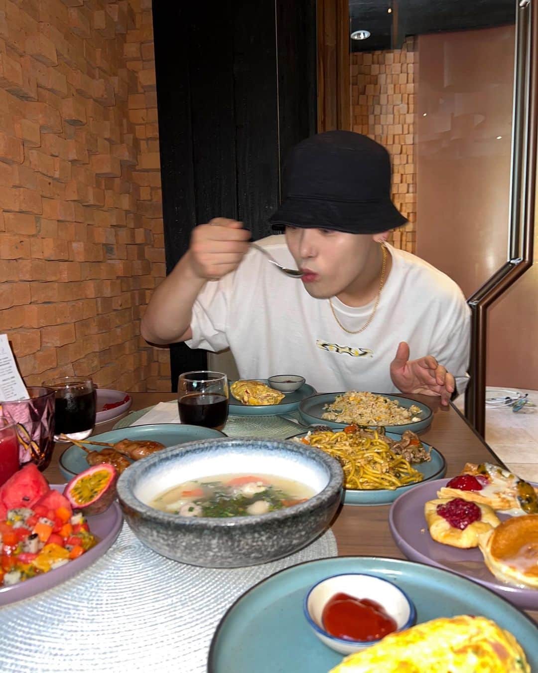 ZELO さんのインスタグラム写真 - (ZELO Instagram)「Thanks to you, I was able to relax and finish the dance workshop well 🕺🏻✨  @thesalilhotelriversidebangkok」6月11日 22時51分 - byzelo