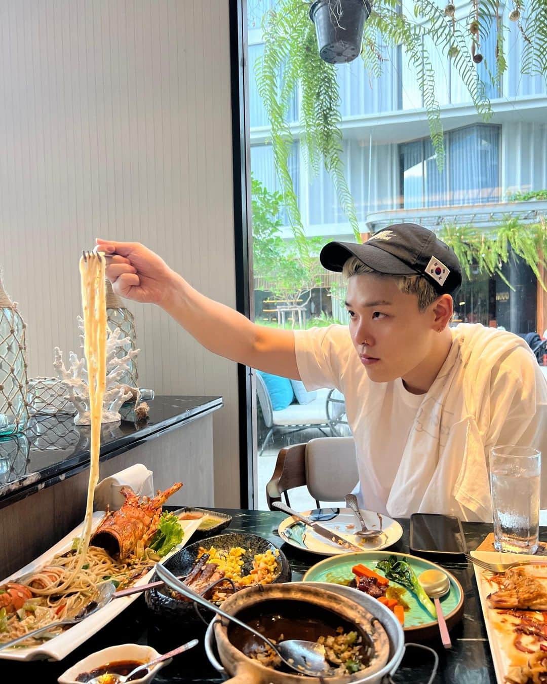 ZELO さんのインスタグラム写真 - (ZELO Instagram)「Thanks to you, I was able to relax and finish the dance workshop well 🕺🏻✨  @thesalilhotelriversidebangkok」6月11日 22時51分 - byzelo