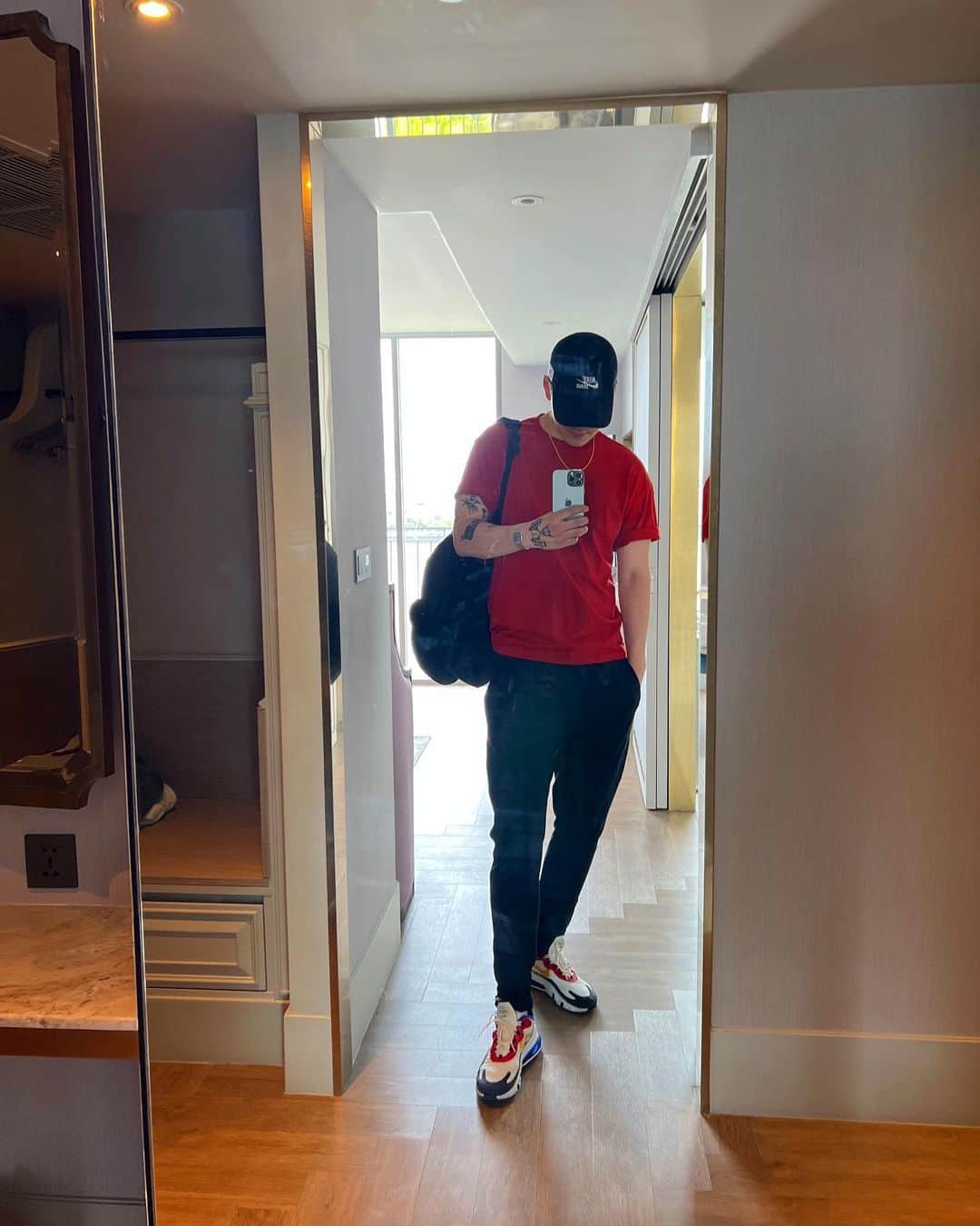 ZELO さんのインスタグラム写真 - (ZELO Instagram)「Thanks to you, I was able to relax and finish the dance workshop well 🕺🏻✨  @thesalilhotelriversidebangkok」6月11日 22時51分 - byzelo