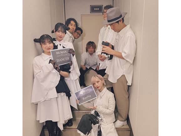 ReoNaのインスタグラム：「「ReoNa ONE-MAN Concert Tour 2023 “HUMAN”」@名古屋市公会堂 終演…🐾  熱気と声と。 一瞬一瞬の集中力に委ねて、ひとつひとつを紡いでいたらあっという間に最後の曲でした…余韻。 残りの“HUMAN Tour”に繋いで…💐  ありがとうございました…☂️  #HUMAN_Tour」