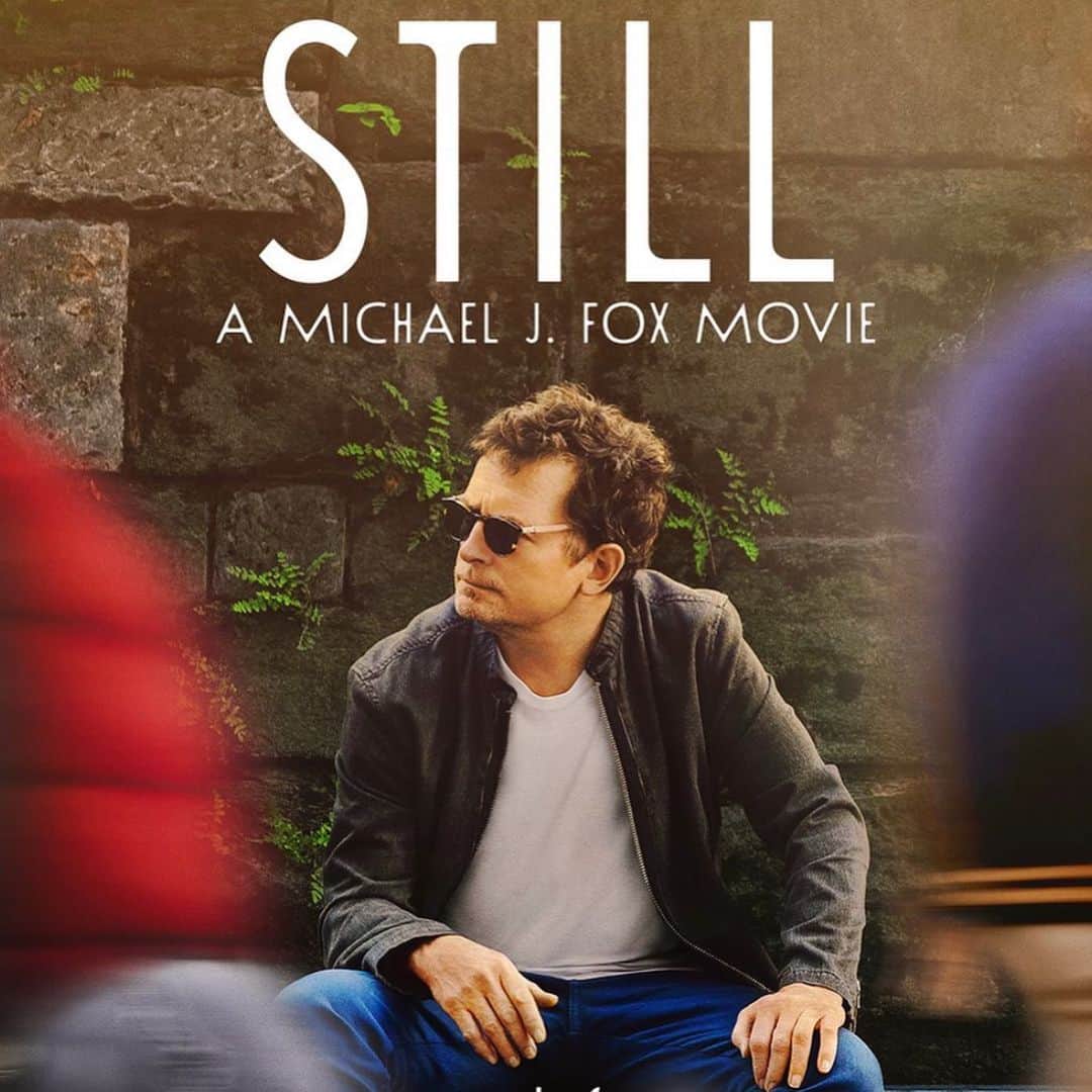 のインスタグラム：「“Still” was an inspirational documentary. It was nostalgic, informative and incredibly touching. It gives a glimpse of Micheal’s world—and his family’s—living with Parkinson’s and the truth about this disease. It was heartening to see what the human spirit is all about when you are tested. Thank you to @realmikejfox and @tracy.pollan for allowing us in and educating us and for all you do within this space. You don’t have to but it’s crystal clear it’s being done for the greater good which is so very admirable and inspiring.   Parkinson’s disease effects nearly one million people in the US and more than 10 million worldwide. It’s the second-most common neurodegenerative disease after Alzheimer’s disease.   The Michael J. Fox Foundation was created to eliminate Parkinson’s disease within our lifetime. To date it has raised more than 1 billion to fund research programs. This year through the foundations PPMI study, they helped discover a biological test that can detect Parkinson’s. Head to my link in bio where you can read more about this major research breakthrough.   @michaeljfoxorg」