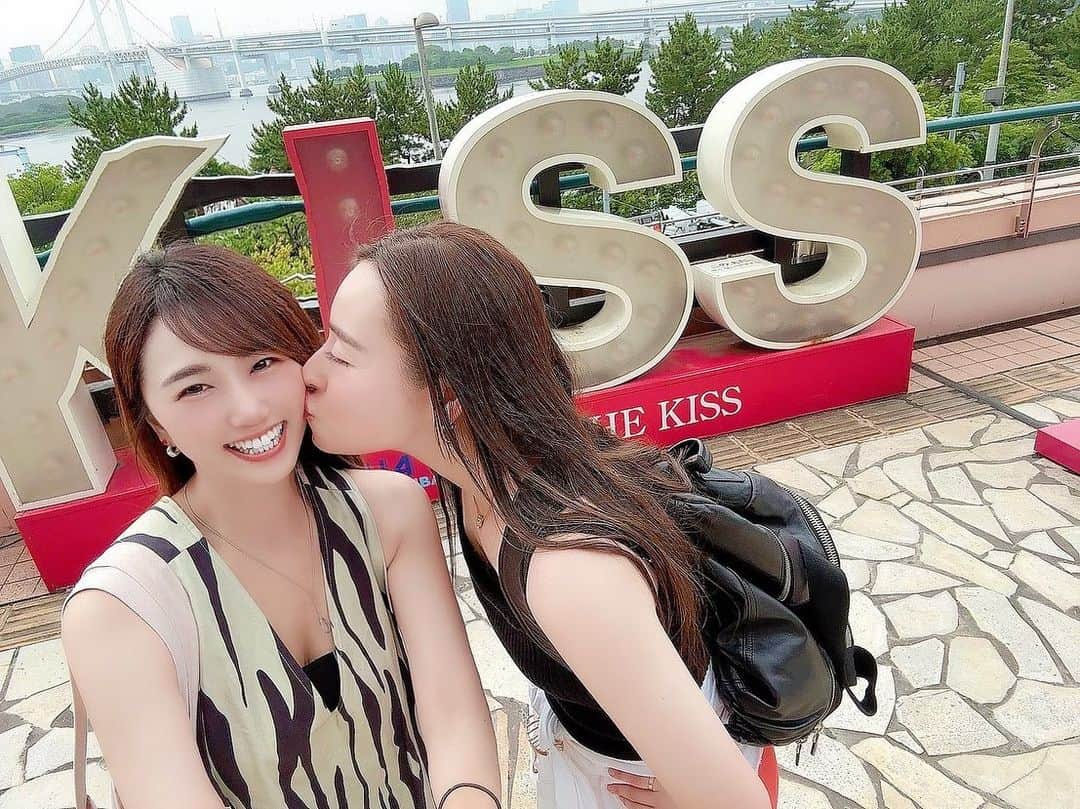齊藤家澄さんのインスタグラム写真 - (齊藤家澄Instagram)「ここでカップルはちゅーするんだな！💋(⸝⸝ ◜~◝⸝⸝)笑🍙 いやっ！かえらない😣 アプリのゆがみ🧡はんぱない🧡   #お台場 #kiss  #キッス #Loveってなんだろう(⸝⸝ ◜~◝⸝⸝)💓 #自由の女神🗽探せなかった💛」6月11日 23時00分 - kanchi_w