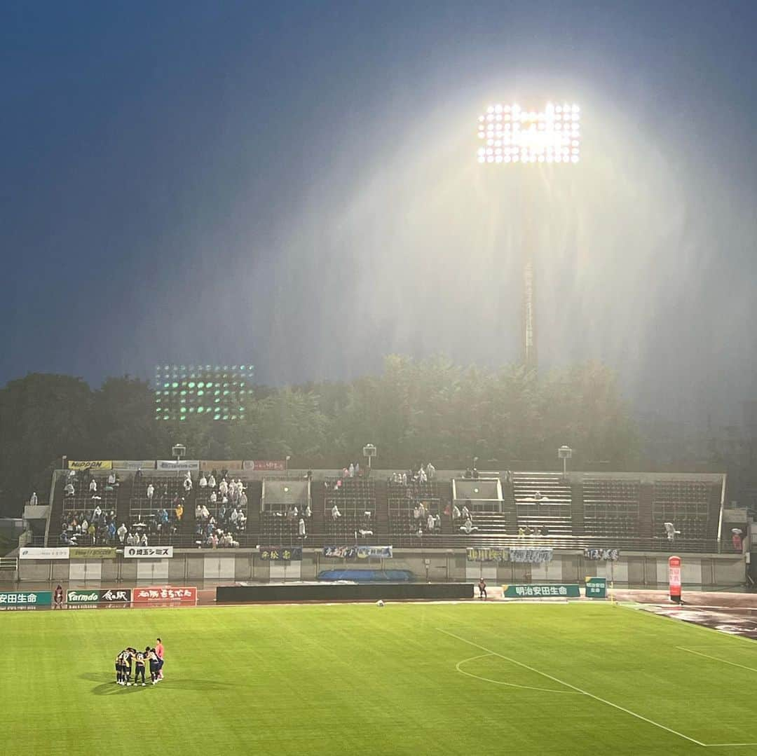 武藤乃子のインスタグラム：「⚽️ 群馬 0-1 大分  豪雨の中で、3月以来となるホーム戦での黒星でした。  今節は選手の皆さんからは反省点が多く聞かれましたが、正にここからの試合は、上位に食らいつくための正念場となりそうです。  まもなくリーグ戦も折り返し。 後半戦も、今年のザスパの進化を観せてもらうのが楽しみです！  #ザスパクサツ群馬  #大分トリニータ  #J2 #記者 #サッカー観戦」