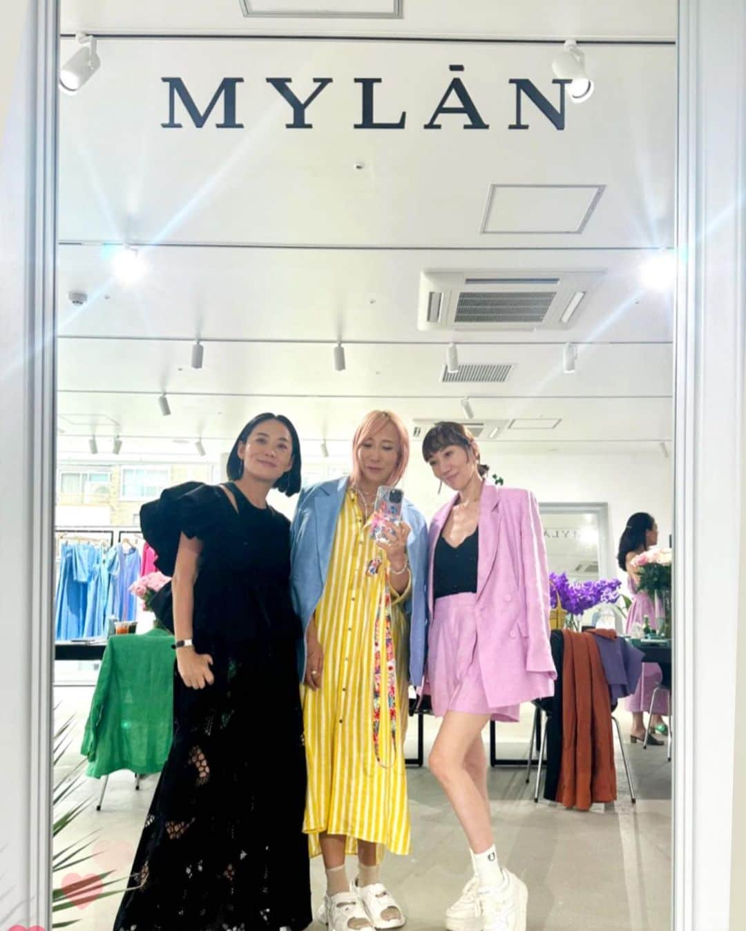 佐々木敬子さんのインスタグラム写真 - (佐々木敬子Instagram)「. MYLAN 2023ss🤍🤍🤍  めずらしくりえちゃんは green💚 みんなカラフルなドレスで✨ この夏行くバカンスの話をしたり… 近況報告したり… これからの楽しみな話に花が咲く  今まではあまり着なかったけど ここ最近、私はblack＆whiteも好き🤍 気持ちの変化と共に好きな色も変化する… のよね。  #MYLAN」6月11日 23時18分 - keikosasaki_mylan