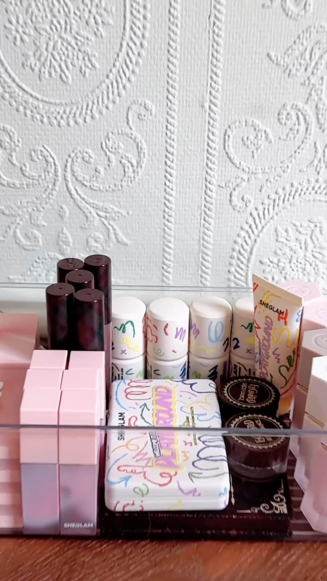 SHEINのインスタグラム：「Mood: summer organizing🌷🧷  🔎17091375  #saveinstyle #SHEIN #SHEINhome #SHEINbeauty」