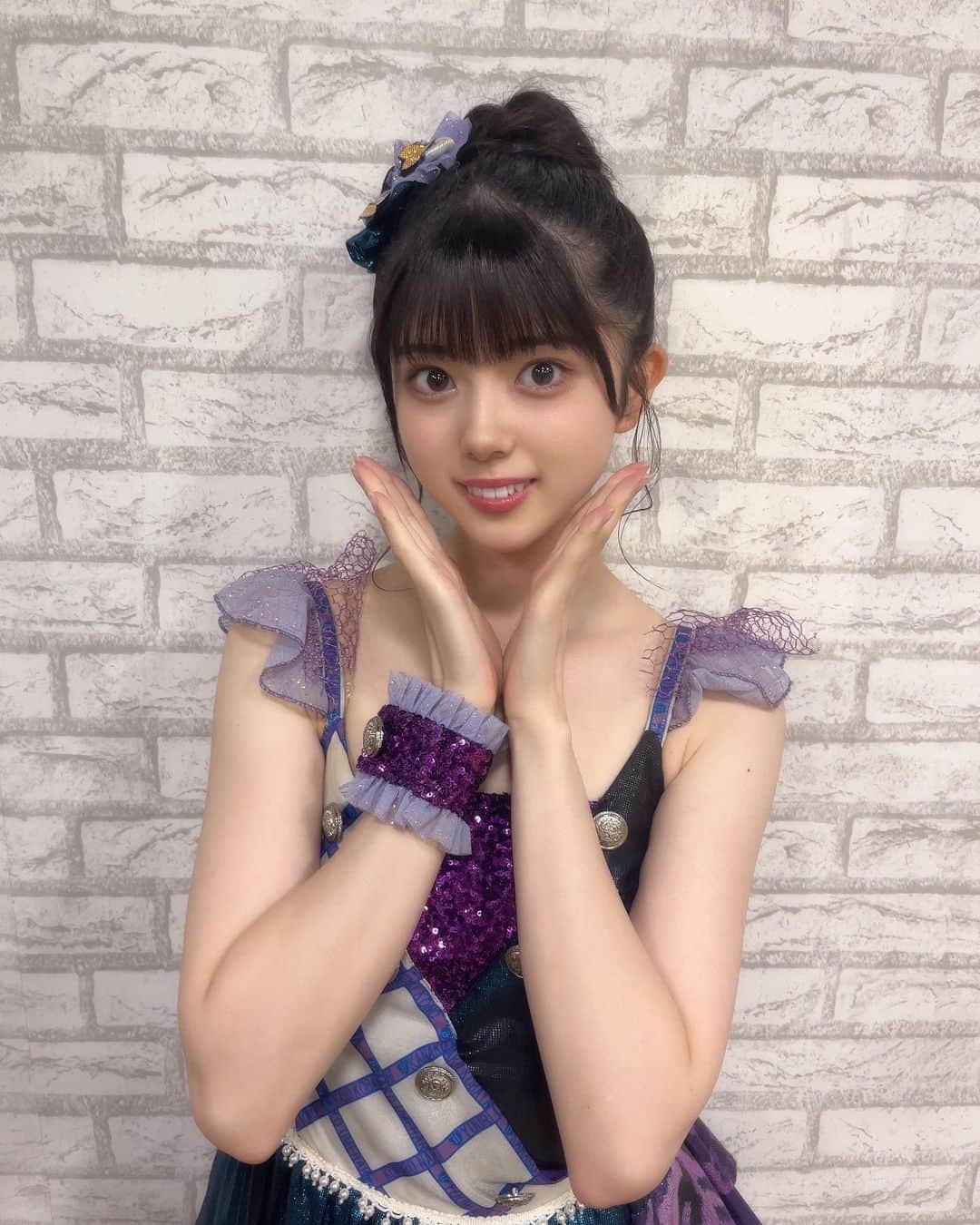 坂下真心のインスタグラム：「⌇‪☪️  髪上げたら体感－3℃でした（？）  スパンコールきらきら〜⭐️  #05 #idol #nmb48 #nmb #jk #ljk  #アイドル #お団子ヘア」