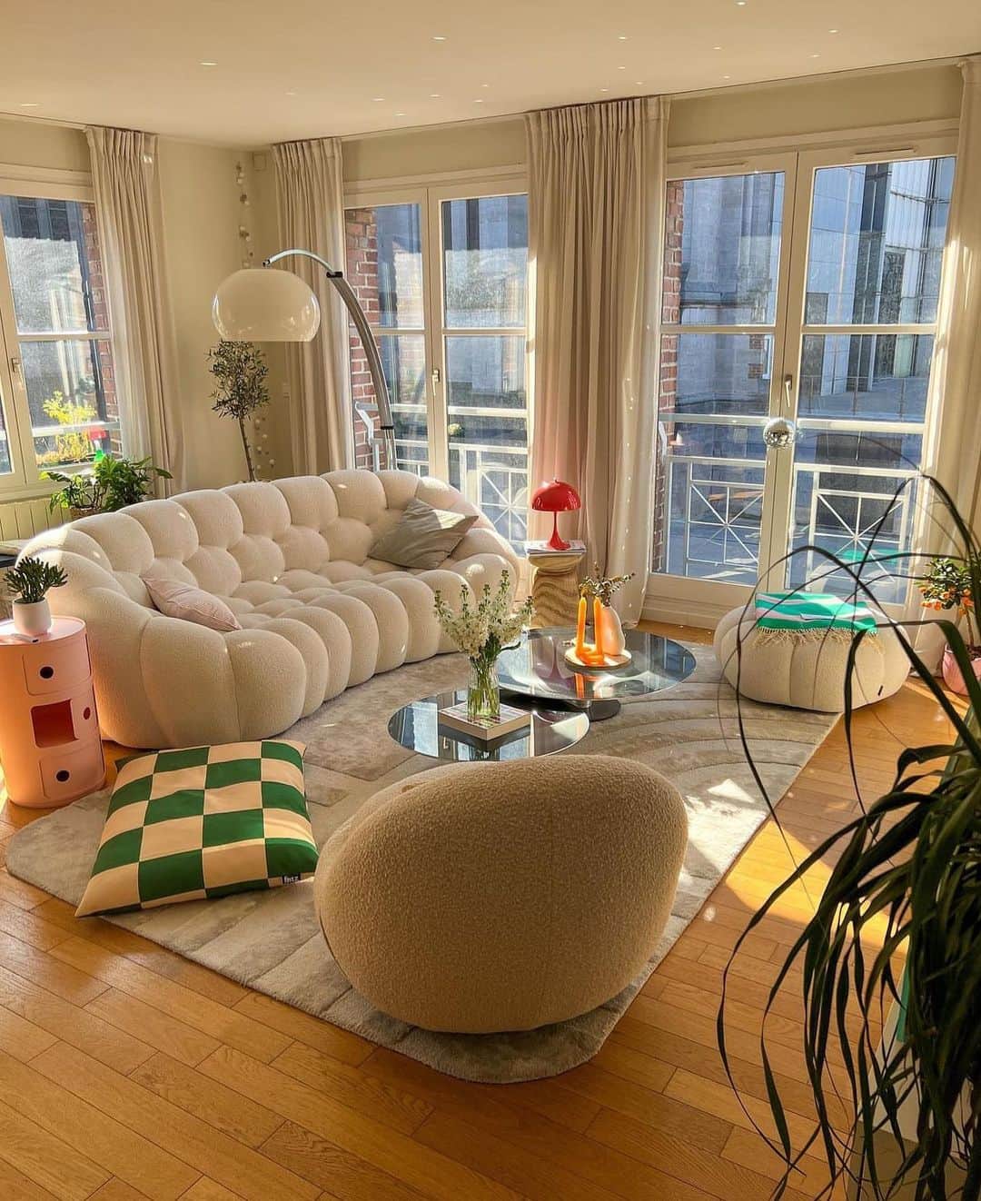 My Interiorのインスタグラム：「Perfect happy 🤩 spot for Sundaying @interiorbytim」