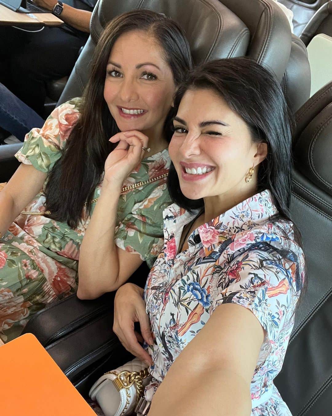 Jacqueline Fernandezさんのインスタグラム写真 - (Jacqueline FernandezInstagram)「The only person who makes me laugh till my sides hurts!!! Love you sis and happy bday ❤️❤️❤️❤️」6月11日 23時46分 - jacquelienefernandez