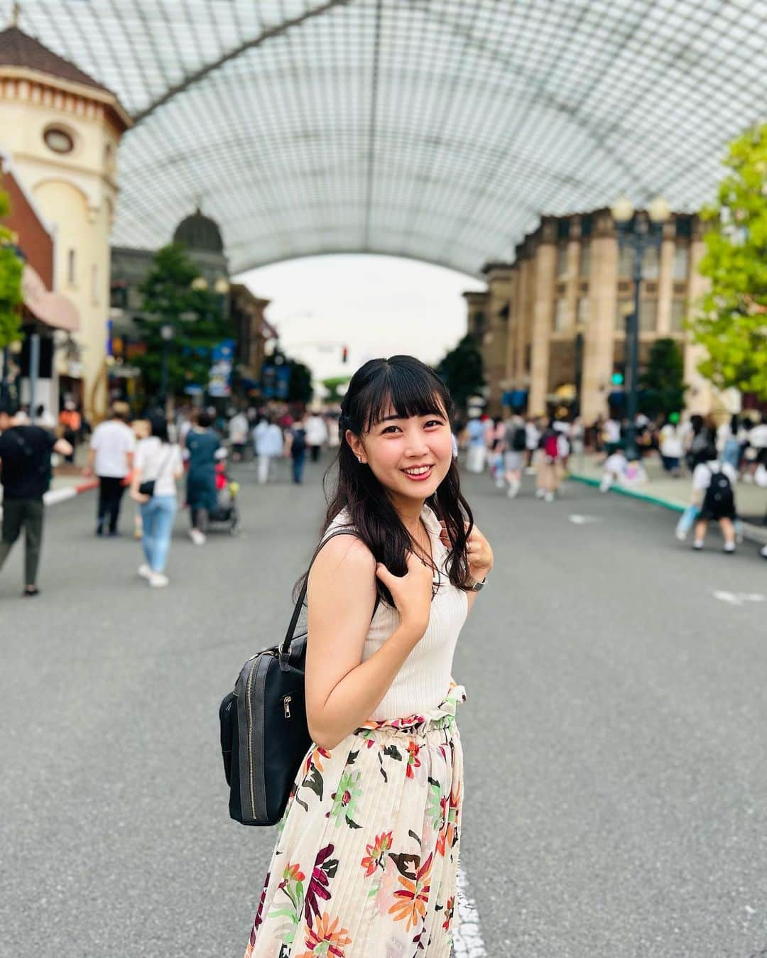 高橋沙織さんのインスタグラム写真 - (高橋沙織Instagram)「さおりんフォトコレクション⭐︎ スヌーピーつけてないバージョン。  #ユニバ #USJ #ユニバーサルスタジオジャパン  #さおりんファッション #redyazel  #レディアゼル #肩出しコーデ  #生足チラ見せ #ポートレート撮影」6月11日 23時51分 - arumikan_saorin