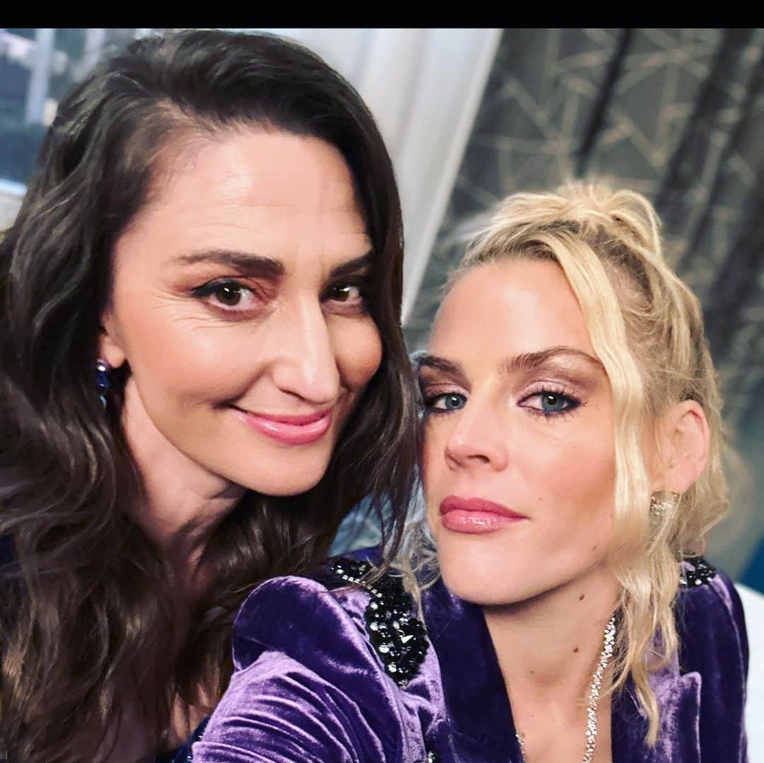 のインスタグラム：「THIS IS A @sarabareilles APPRECIATION POST IN HONOR OF HER TONY NOMINATION FOR INTO THE WOODS! 1. i’ve said it before and i’ll say it again- i know a lot of super talented people. I only know a few actual geniuses. Her talent is singular and matched only by the enormity of her heart and soul. 2. plus she loves pancakes 3. and to laugh at me and with me and just in general 4. and she carries SO MUCH (figuratively and also literally) 5. This is right after @reneeelisegoldsberry and i saw @intothewoodsbroadway and i had been sobbing 6. she was a perfect Baker’s Wife- she was completely her own and it was stunning. CONGRATULATIONS SARA AND HAVE THE BEST TIME AT THE TONY’S TONIGHT BECAUSE YOU DESERVE IT AND I LOVE YOU! ❤️」
