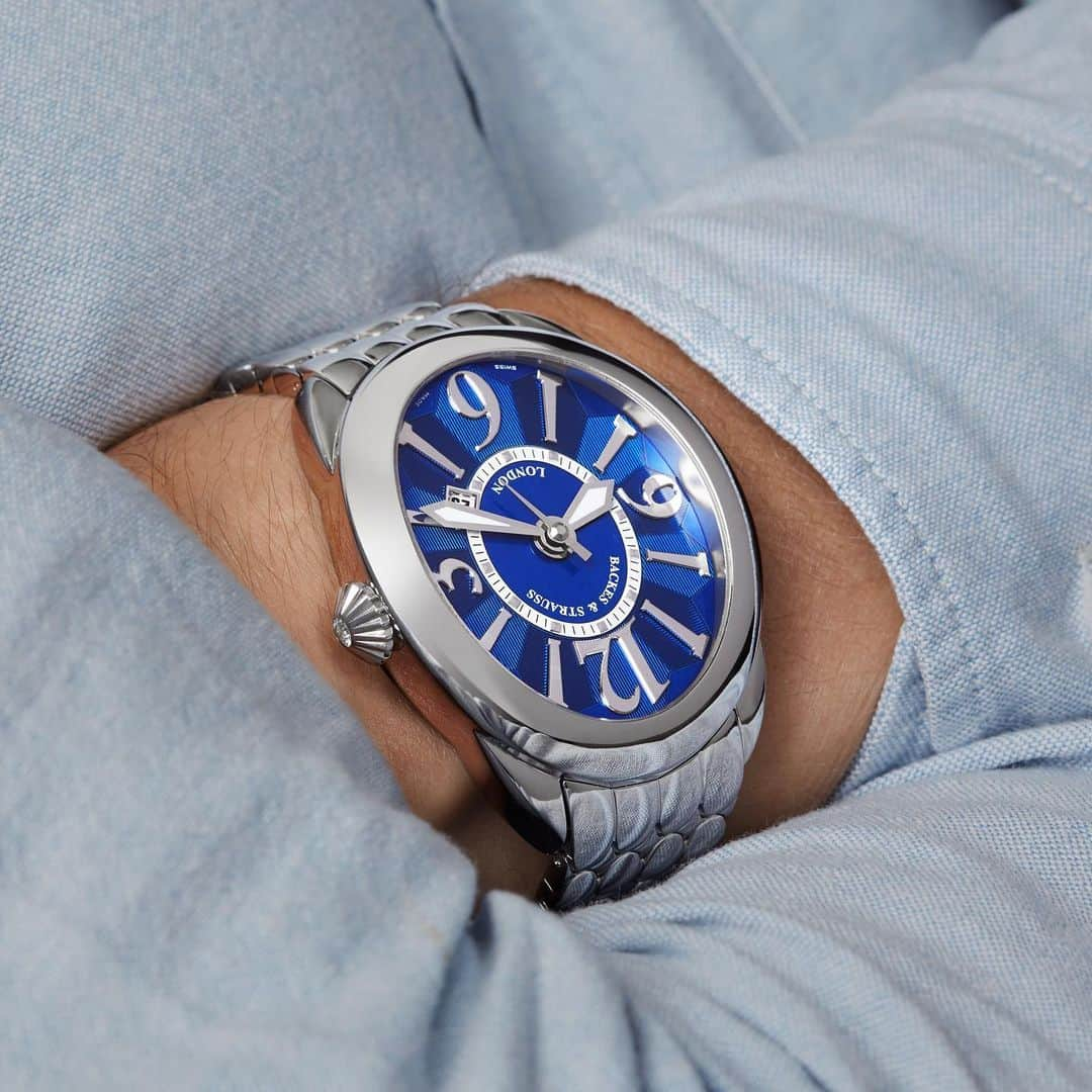 バックス＆ストラウスさんのインスタグラム写真 - (バックス＆ストラウスInstagram)「The Regent 4047 with the eye-catching blue dial」6月11日 23時54分 - backesandstrauss