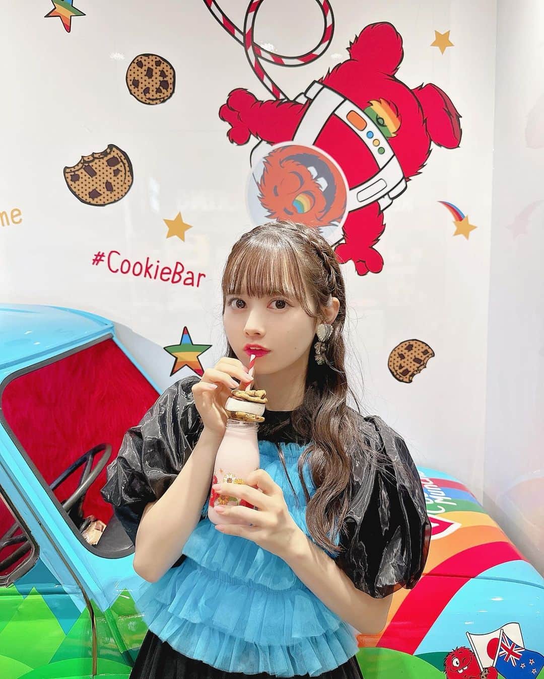 近藤沙瑛子のインスタグラム：「イベントが原宿だったので、帰りにメンバーとクッキー屋さん行ってきた〜🍪  いちごミルクとスモアクッキー🍓 英語で注文したら小さいクッキーもらえて幸せ₍ᐢ ɞ̴̶̷.̮ɞ̴̶̷ ᐢ₎​💭」