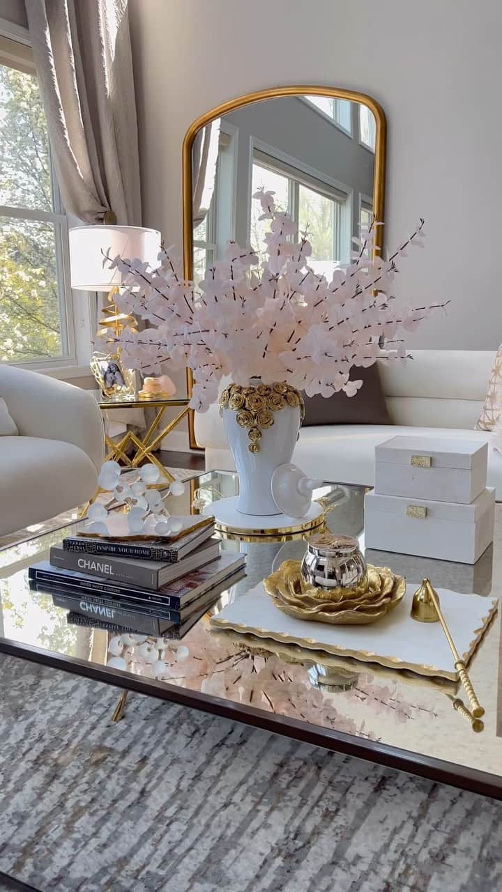 のインスタグラム：「Curate your space with gorgeous pieces that inspire elegance✨ Discover our range of beautiful ginger jars, luxurious trays, fabulous florals, and so much more at inspiremehomedecor.com   Link in bio or tap the video to get the look!」