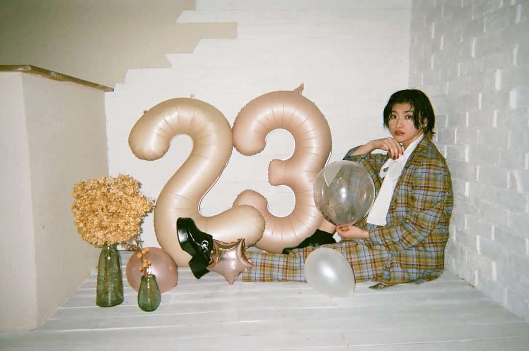 小林歌穂さんのインスタグラム写真 - (小林歌穂Instagram)「🎊🎂🎉 ⁡ いぇぇーーいい！！！23サーイ！！ ⁡ #本日誕生日#23歳#あはは」6月12日 0時00分 - kobayashi_kaho_official