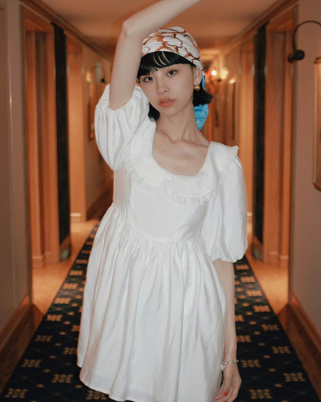 る鹿さんのインスタグラム写真 - (る鹿Instagram)「Little white dress with my vintage scarf 🤍✨」6月12日 0時07分 - luluxinggg