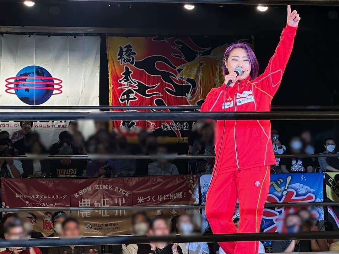 DASH・チサコのインスタグラム：「本日は足元の悪い中☔️新宿FACE大会にご来場頂き誠にありがとうございました。  会場に来てくださった方にはご報告させて頂いたのですが… 復帰決まりましたー🥳🥳  7.16 後楽園ホールで復帰します🔥  そして、復帰戦の相手… 私のタッグパートナーの【松本浩代】に決定しました。  あと１ヶ月。 対戦相手も決まったし久しぶりにメラメラしてます🔥🔥  もっとタッグで強くなってく為にも、松本にはぜーんぶ受け止めて貰います。  7.16 会場でお待ちしております。  #仙女  #sendaigirlspro #女子プロレス #プロレス #SENJO #dashchisako  #令和アルテマパワーズ @hiroyo.destroy.matsumoto」
