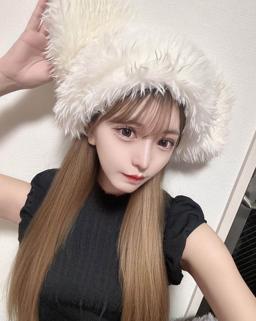 のインスタグラム：「… 🐰🤍」