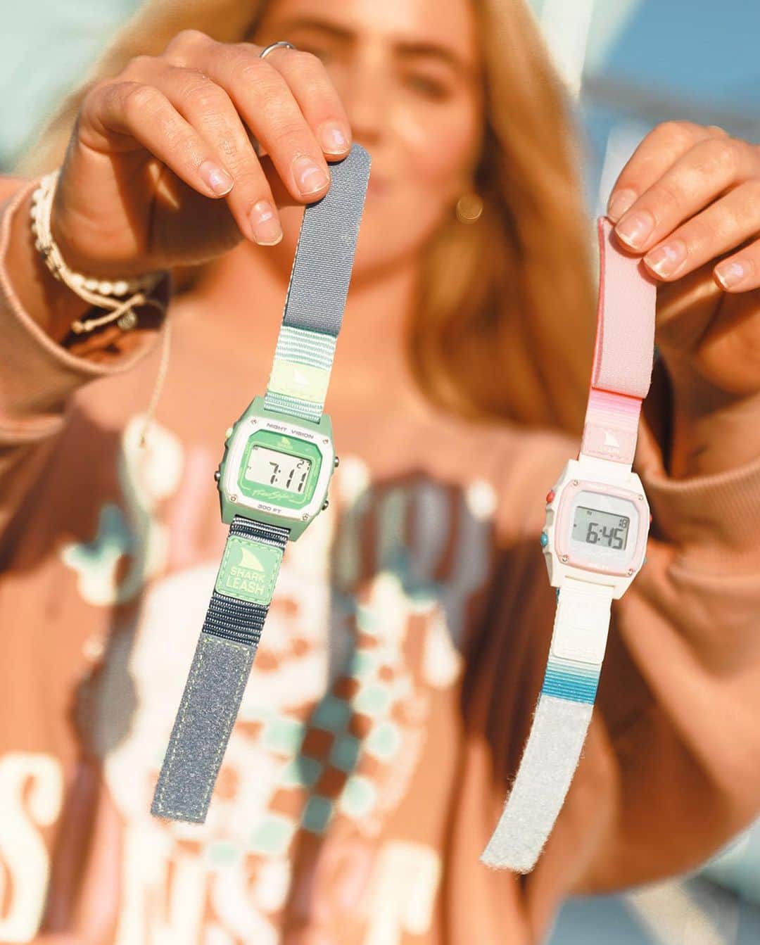 キャロライン・マークスのインスタグラム：「Had a blast shooting new signature watches, “Daydream” now available online  @freestylewatches 💕🤍」