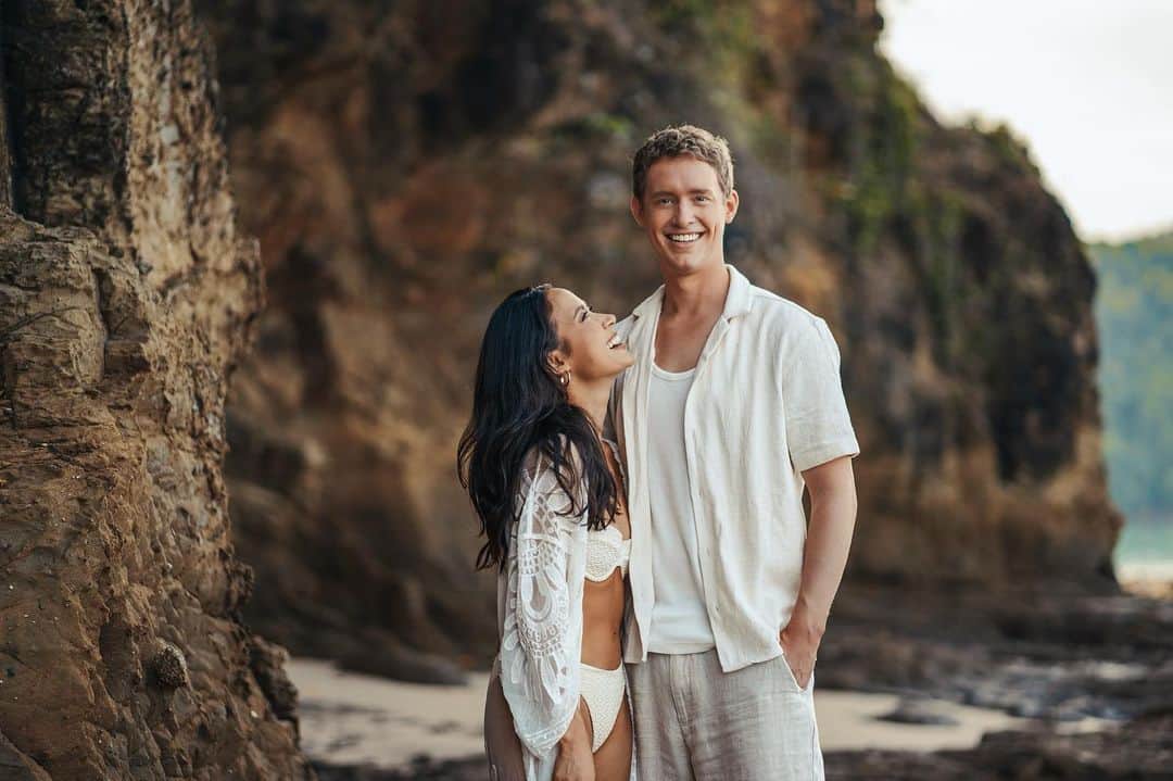 エヴァン・ベイツのインスタグラム：「June 11, 2022 💍 the day I asked my best friend to marry me 😄」
