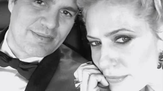マーク・ラファロのインスタグラム：「My sister Nicole made this video for our Anniversary, thank you Nic, we love you.」
