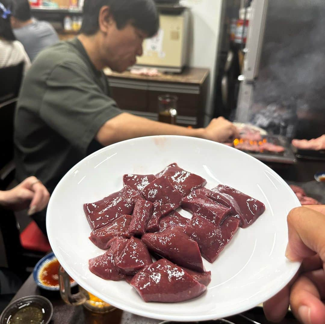 土井地博さんのインスタグラム写真 - (土井地博Instagram)「スタミナ苑 / 鹿浜  昭和の郷愁漂う残しながらもある意味究極でモダン。2時間トレーニングした後、鹿浜へ。  今日もウサのスタイリングは完璧でした。 @yoheiusami   😎😎 @kyokokudonail @apugrico @asami0918   #tokyo #神 #焼肉 #ホルモン」6月12日 0時52分 - hiroshi_doiji