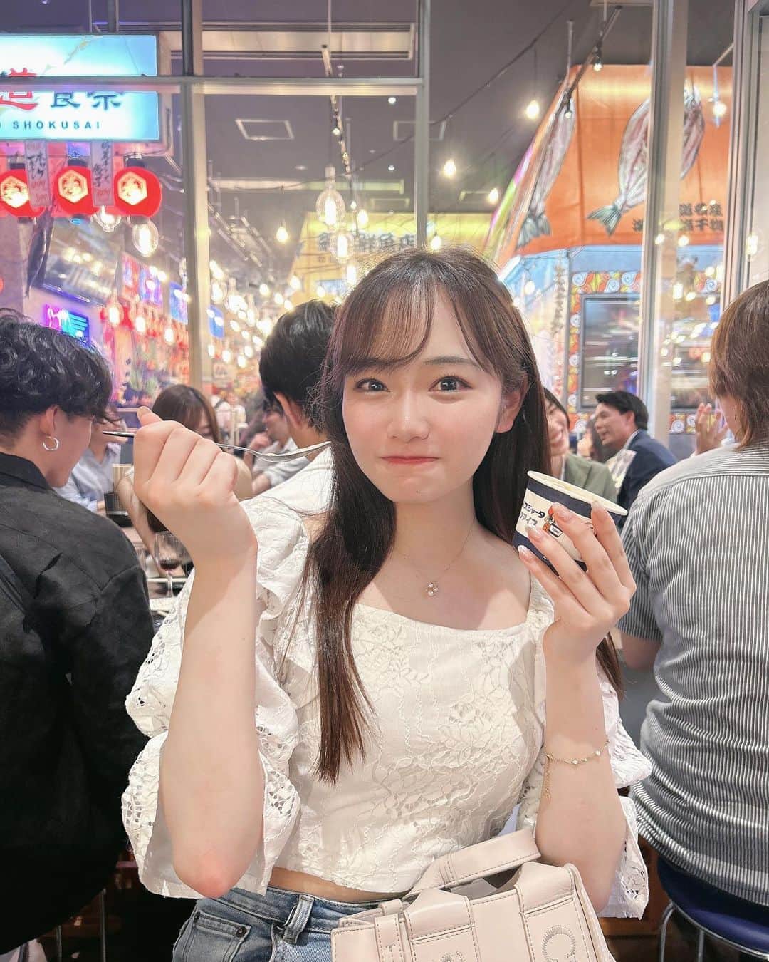 かわぎしるなのインスタグラム：「最近アイス食べがち🤦🏻‍♀️」