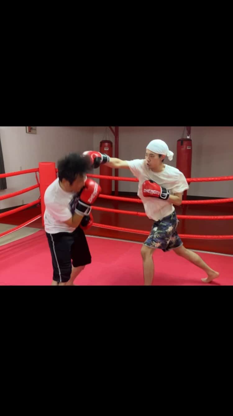 のインスタグラム：「軽くボクシングの試合をしたよ🥊  今月のモデルオーディション備えて64kgに絞れるようにジム通ってる🔥  殴りっ子は野生的な緊張感が味わえてさ アドレナリンが出て最高にヘブン‥✨  #ボクシング#スパーリング#ブレイキングダウン」