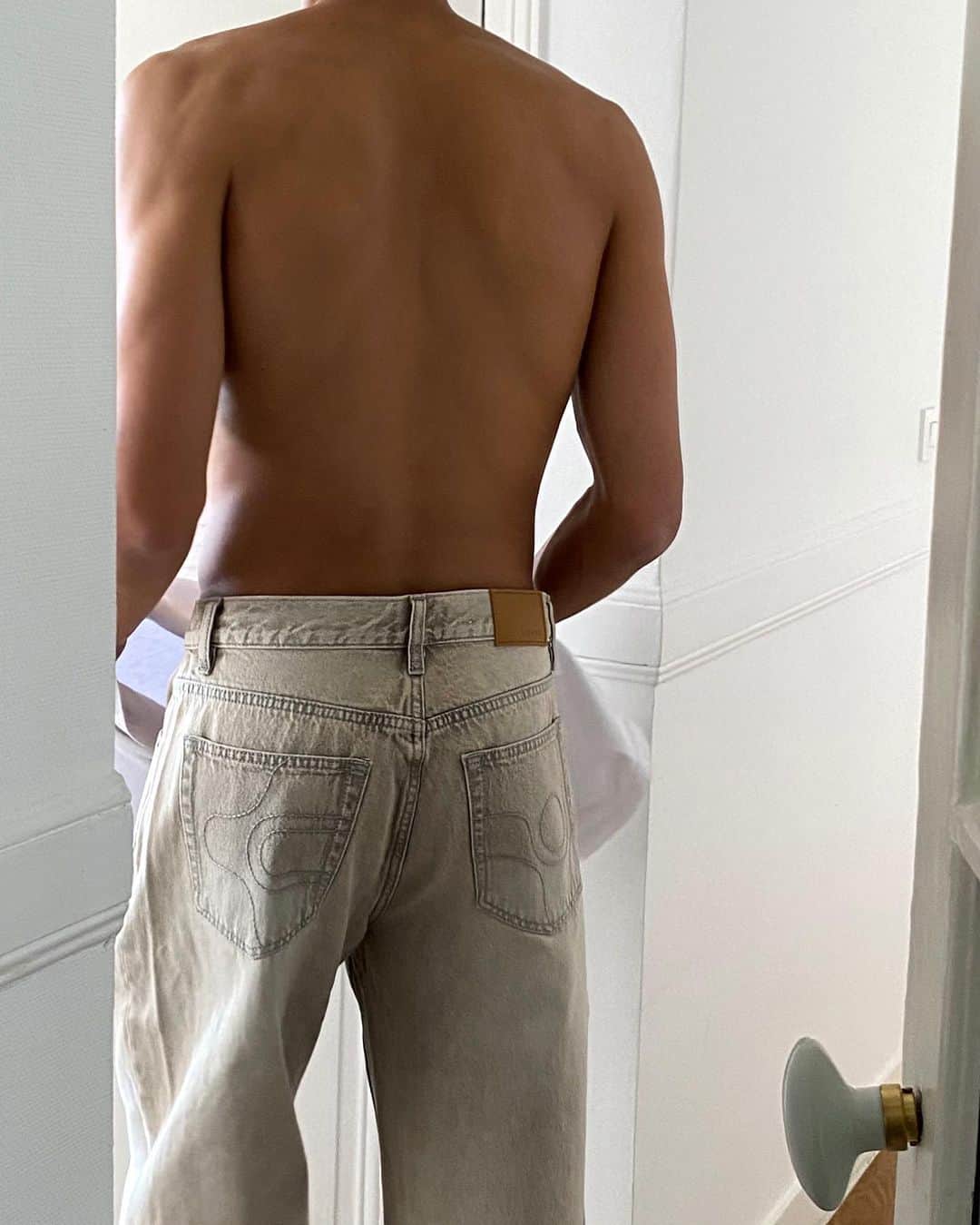 エイティーズさんのインスタグラム写真 - (エイティーズInstagram)「EYTYS Jeans seen on Ruben Moreira, at home with Ana Kraš in Paris, France.」6月12日 1時13分 - eytys