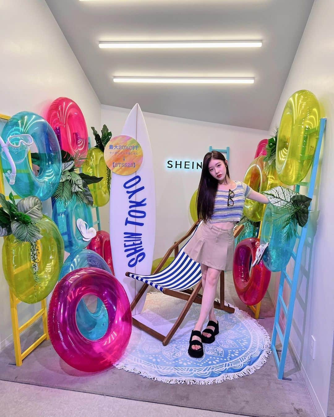 加藤美南さんのインスタグラム写真 - (加藤美南Instagram)「SHEINTOKYOのSHOWROOMにお邪魔しました〜店内雰囲気が夏っぽくなってた🏝️🐠🌴🍉  こちらの着てるお洋服とサングラスも全部SHEINのものです☁️ めっちゃかわい！！！  @shein_japan  @sheinofficial   7/30まで使えるお得クーポンもあるので是非▷▷ STSS23  #SHEINTOKYO #STSS23 #SHEIN #SHEINコーデ」6月12日 12時04分 - minamikato_0115