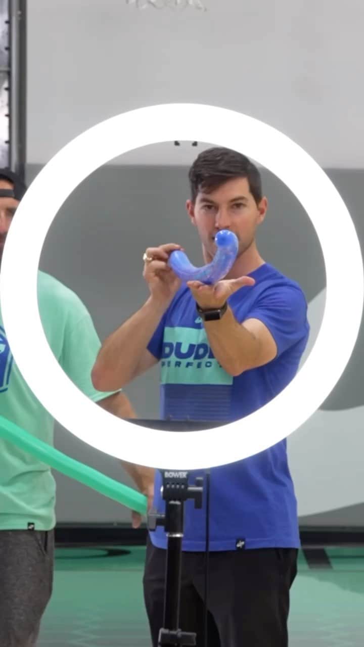 Dude Perfectのインスタグラム：「This took a *while* 🥵 #dudeperfect #balloons」