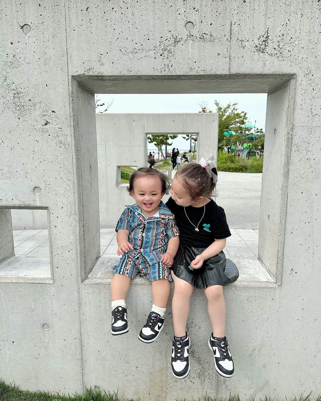 ?Yukihiro Ito?さんのインスタグラム写真 - (?Yukihiro Ito?Instagram)「🌴🌴🌴 ・ ・ 📍LONG PARK ・ ・ 定期的に行きたくなるところ🌴 ・ 子供も遊べて🙆‍♂️ ・ ・ 先日買ったカートも役に立って嬉しい☺️🩵 ・ ・ ・ 子供が可愛いすぎて 好きすぎて、写真撮りすぎて カメラロール爆発するて💥🙄笑 ・ ・ ・ #LONGPARK #sennanlongpark #ロングパーク #泉南ロングパーク #姉弟 #ミラーナイン #mirror9 #shein #子供 #家族」6月12日 10時39分 - yukky0729