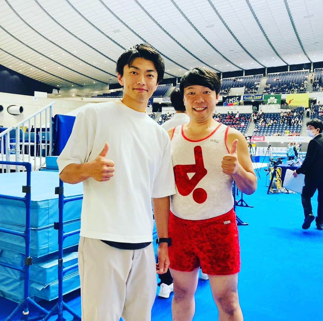 亀山耕平さんのインスタグラム写真 - (亀山耕平Instagram)「まさか試合会場で、またあん馬が出来るとは思っておりませんでした💦  最高だったなぁー。  現役人生を味わい尽くしましたが、引退してもこのようなご機会をいただけたことに感謝🙇‍♂️  最高だったなぁー。。。  体操を応援して下さった皆様、ありがとうございます😊  #体操 #全日本種目別 #あん馬 #オラキオ　さん #内山由綺 ちゃん #体操解説者 #タートルパートナーズ」6月12日 10時41分 - kohei.kameyama