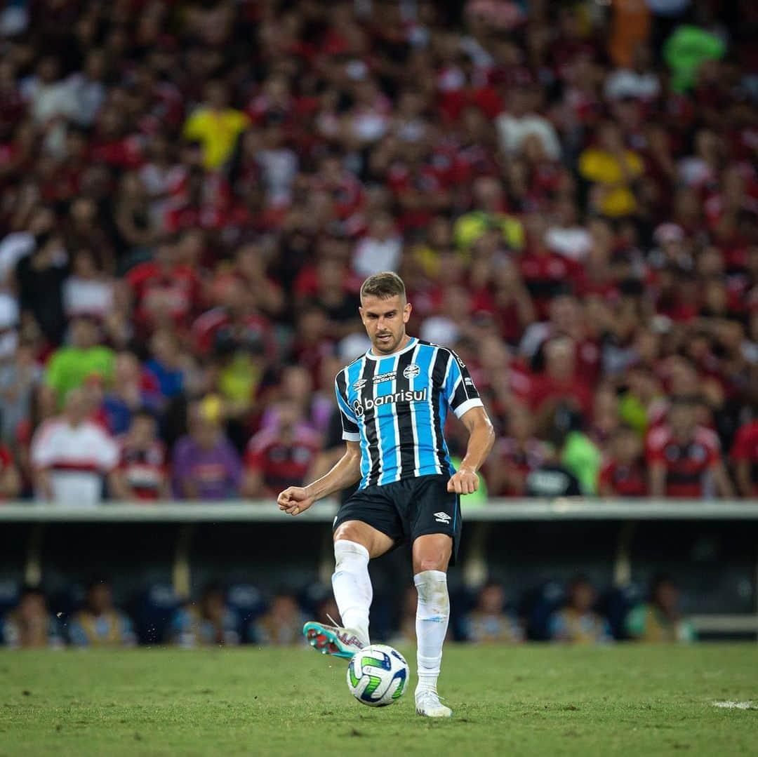 ブルーノ・ウビニさんのインスタグラム写真 - (ブルーノ・ウビニInstagram)「Fizemos o máximo hoje no Maracanã, as vezes o futebol é assim, enfrentamos uma grande equipe mas merecíamos um melhor resultado, seguimos. #imortal @gremio 🇪🇪🇪🇪🇪🇪」6月12日 11時14分 - brunouvini