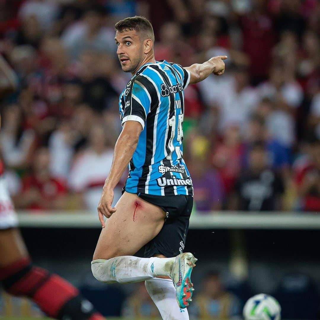 ブルーノ・ウビニさんのインスタグラム写真 - (ブルーノ・ウビニInstagram)「Fizemos o máximo hoje no Maracanã, as vezes o futebol é assim, enfrentamos uma grande equipe mas merecíamos um melhor resultado, seguimos. #imortal @gremio 🇪🇪🇪🇪🇪🇪」6月12日 11時14分 - brunouvini