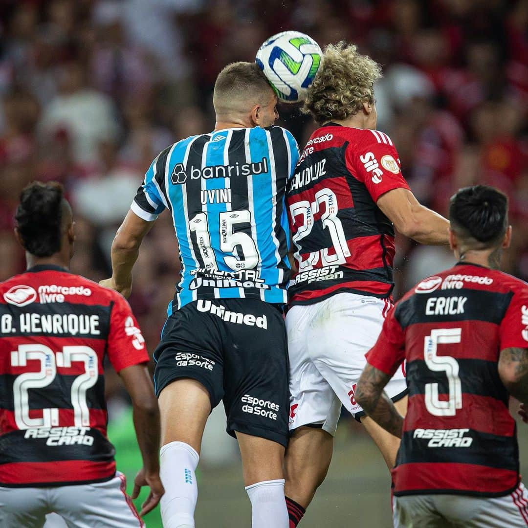 ブルーノ・ウビニさんのインスタグラム写真 - (ブルーノ・ウビニInstagram)「Fizemos o máximo hoje no Maracanã, as vezes o futebol é assim, enfrentamos uma grande equipe mas merecíamos um melhor resultado, seguimos. #imortal @gremio 🇪🇪🇪🇪🇪🇪」6月12日 11時14分 - brunouvini